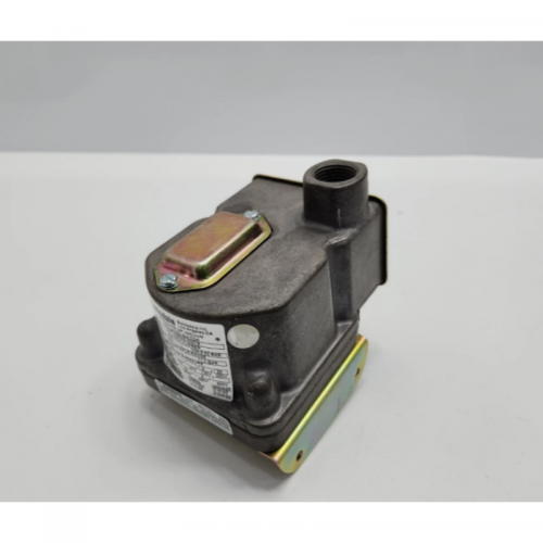 Brand New Barksdale D2T-M150SS Pressure Switch